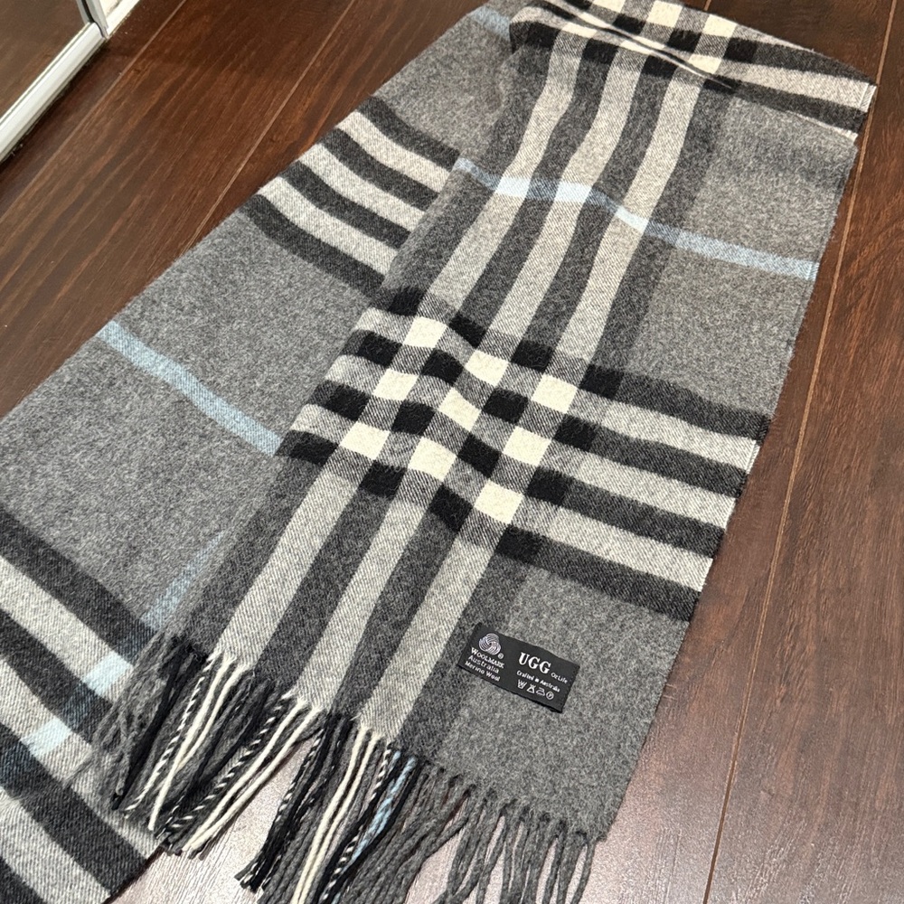 UGG Gray white blue merino Wool Scarf with Fringe